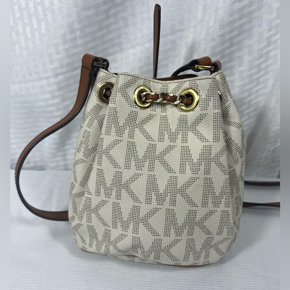 4244: Michael Kors Frankie Signature MK Bucket Bag Vanilla Acorn - Picture 2 of 13